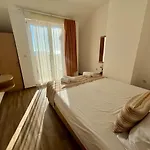 тропикана Hotel