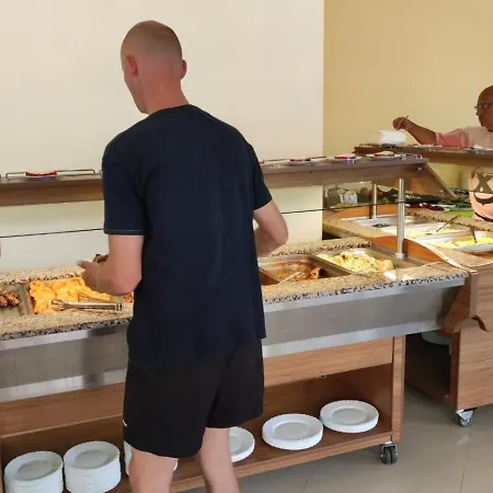 Ξενοδοχείο тропикана 2*