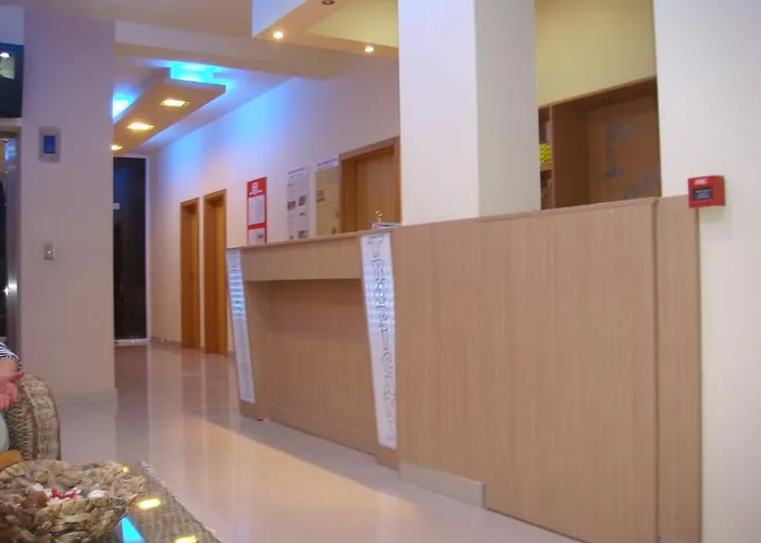 Ξενοδοχείο тропикана 2*